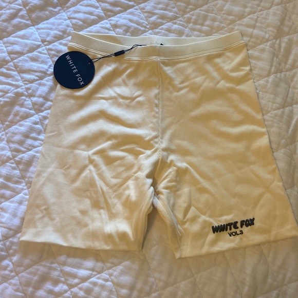 WHITEFOX.   Offstage Ribbed Bike Shorts Vanilla
Large - Picture 1 of 5